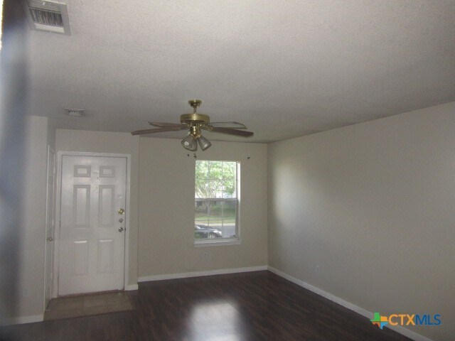 Foto del edificio - 1213 Fox Creek Dr