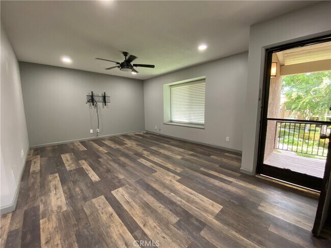 Foto del edificio - 13722 Red Hill Ave