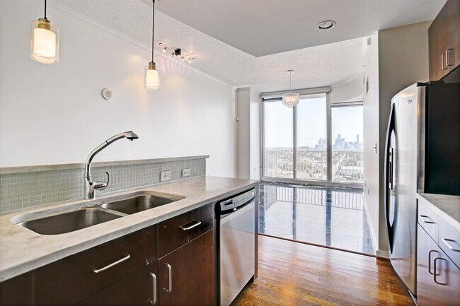 Foto del edificio - 5925 Almeda Rd