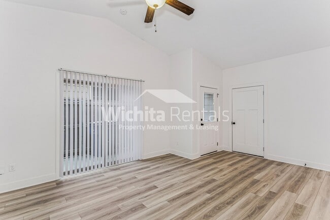 Foto del edificio - 920-922 Onewood Place