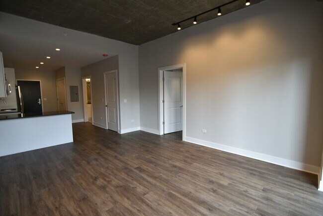 Building Photo - 3833 N Broadway