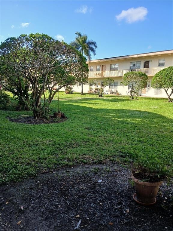 Building Photo - 2525 Hollywood Blvd