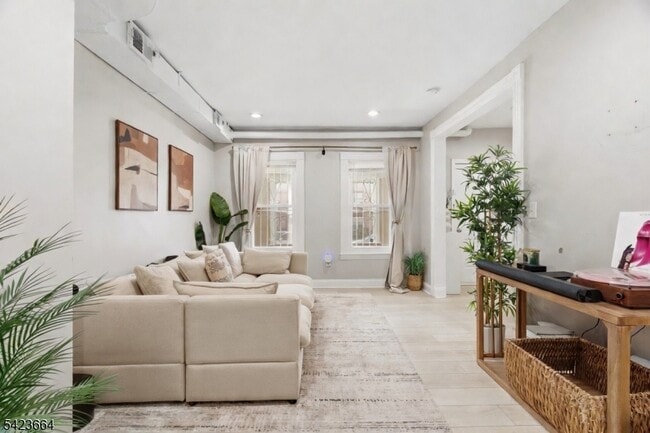 Building Photo - 87 Madison Ave