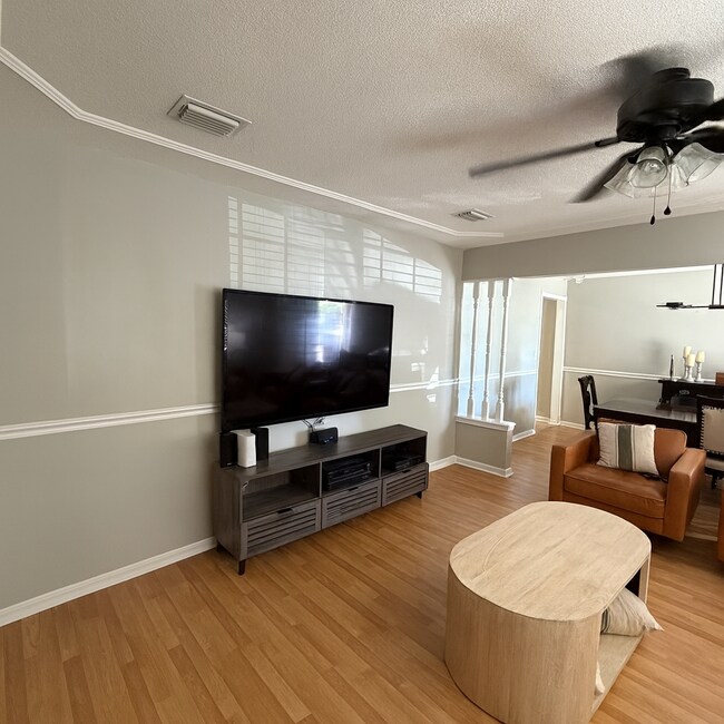 Building Photo - Charming Orange Park Home in a Prime Location