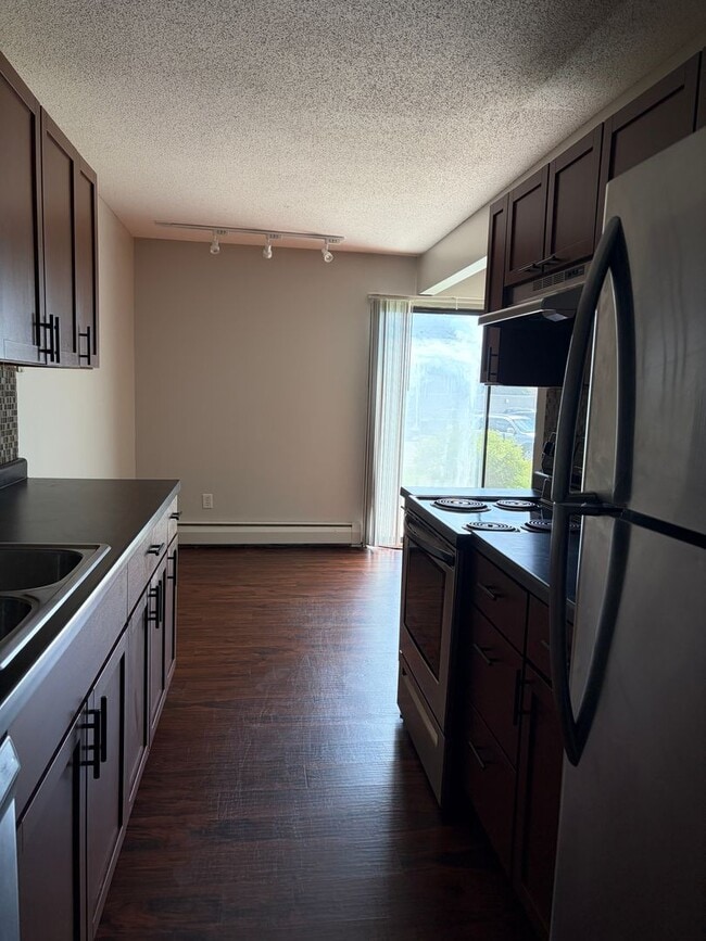 Foto del edificio - Spacious 2-Bedroom/1.5 Bathroom Condo