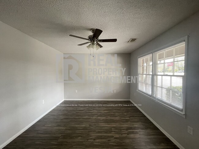 Building Photo - 406 Russell Pkwy