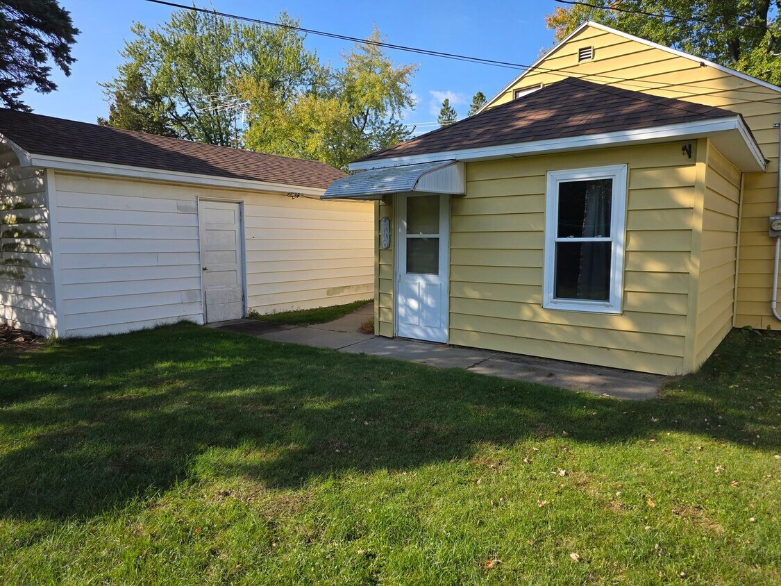 Foto del edificio - 2 Bed 1 Bath Single Family Home in Wiscons...