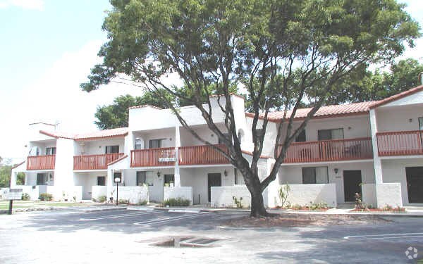 Primary Photo - Country Club