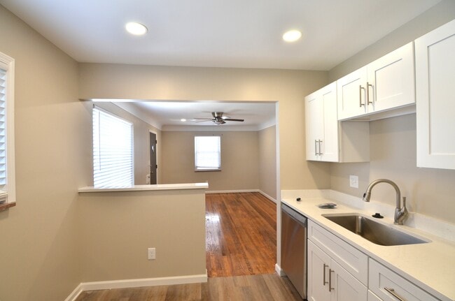 Building Photo - 1122 Alcliff Ln