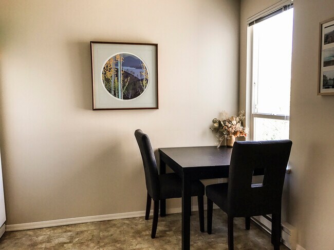 Building Photo - 1015 Johnson St