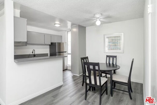 Foto del edificio - 1208 W Adams Blvd