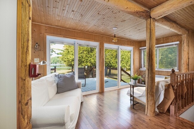 Building Photo - 159 Chem. du Lac Hénault N