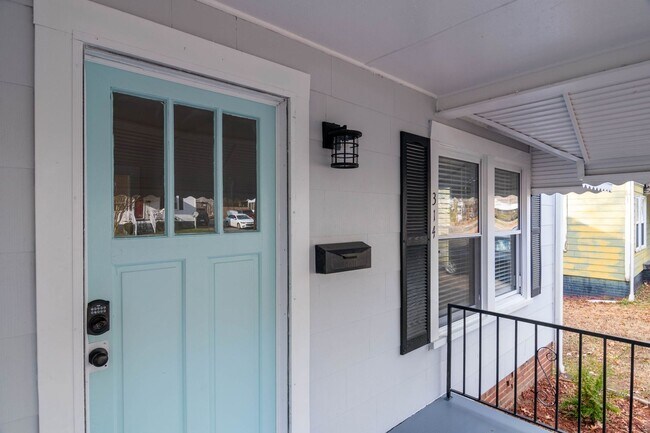 Foto del edificio - Fantastic Renovation! 2 Bed, 1 Bath home i...