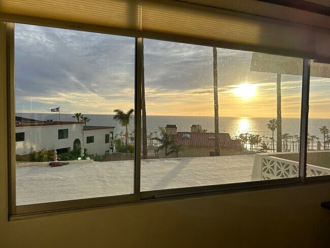 Foto del edificio - 420 Monterey Ln