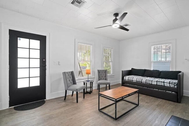 Foto del edificio - 1829 Hollenbeck Dr