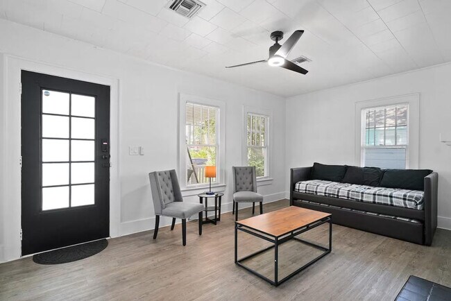 Foto del edificio - 1829 Hollenbeck Dr