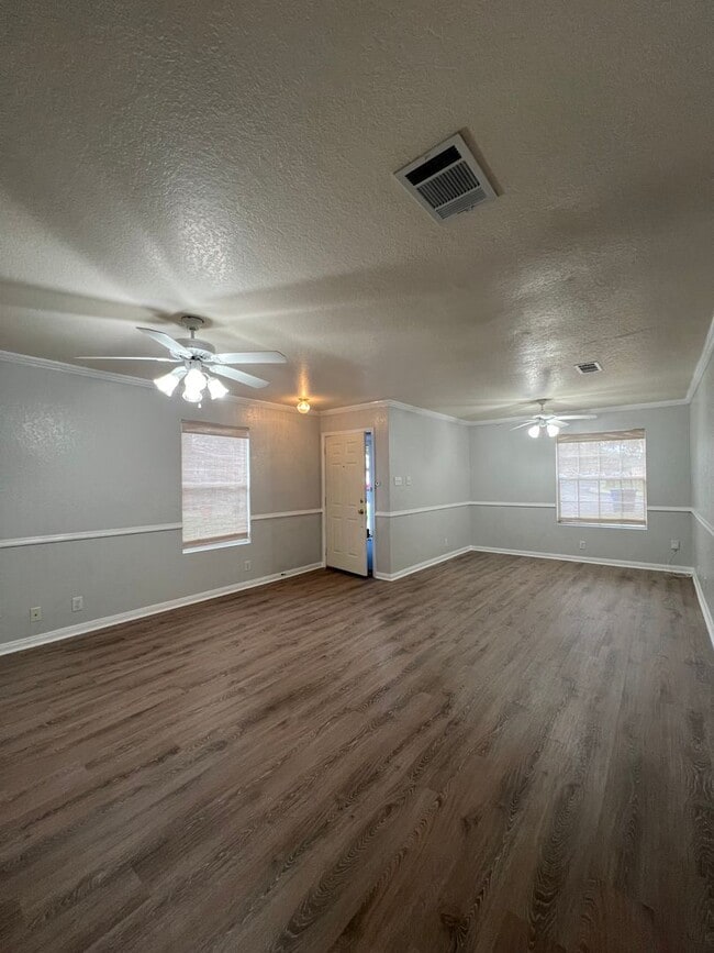 Building Photo - 4702 Highland Farm