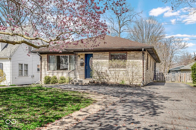 Building Photo - 1420 Kessler Blvd E Dr
