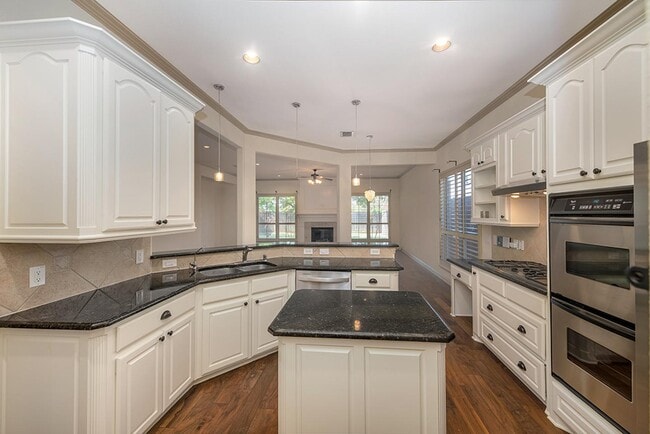 Building Photo - Sophisticated M Streets - Vickery Place home with oversized yard