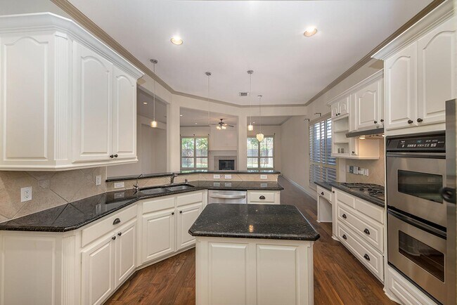 Foto del edificio - Sophisticated M Streets - Vickery Place home with oversized yard