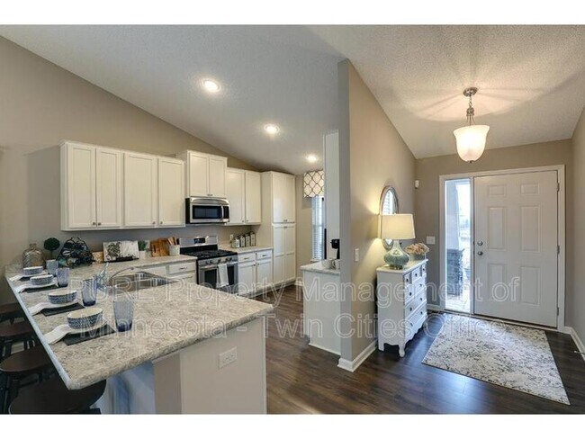 Foto del edificio - 6613 Jasmine Ave S