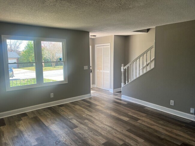 Foto del edificio - 333 Devonwood Ct