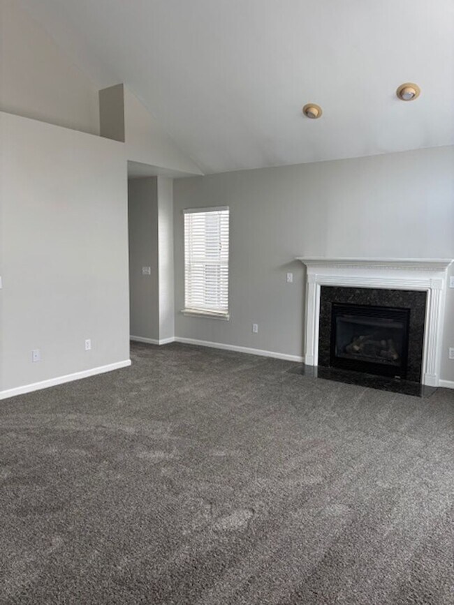 Building Photo - BEAUTIFUL 2 BEDROOM 2 BATH CONDO!