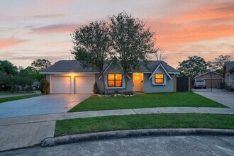 Building Photo - 5743 Ludington Dr