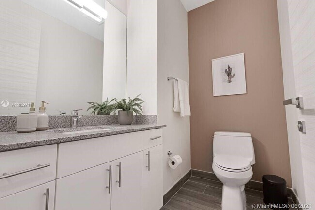 Foto del edificio - 3265 Bird Ave