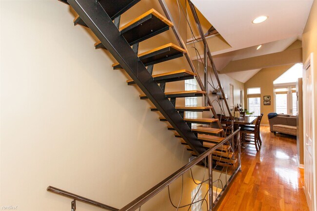 Foto del edificio - 2 br, 2 bath Condo - 928 N Wood St