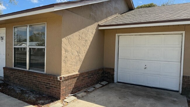 Building Photo - Two bedroom one bathroom, one car garage