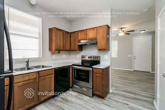 Building Photo - 3023 S 101st Ave