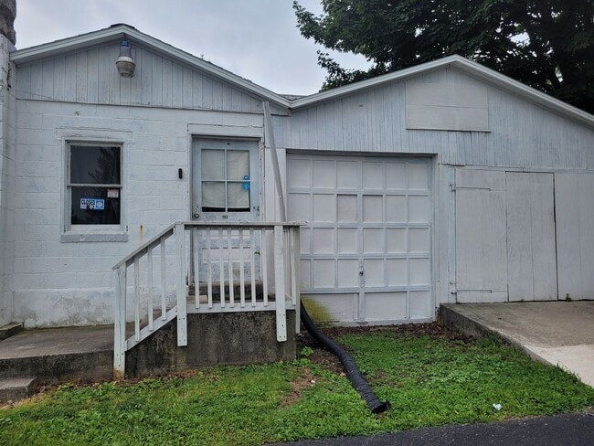 Building Photo - 103 Schoolhouse Rd