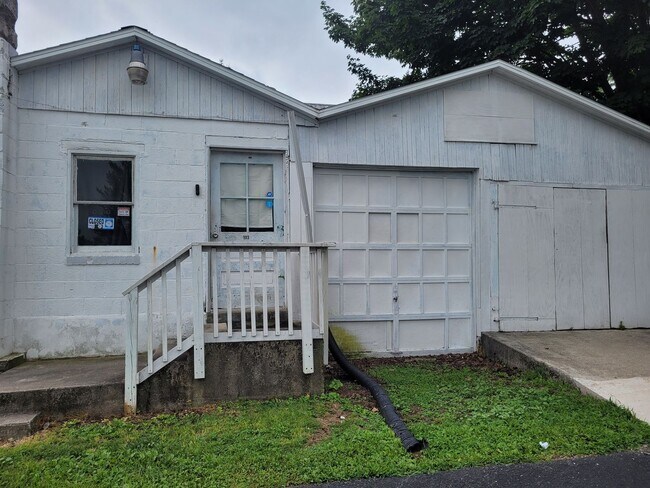 Foto del edificio - 103 Schoolhouse Rd