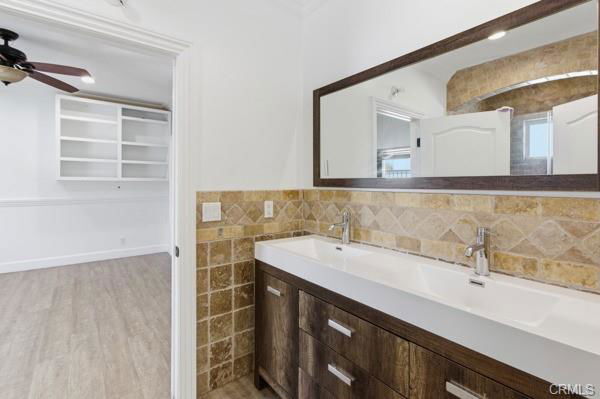 Foto del edificio - 5048 Hesperia Ave