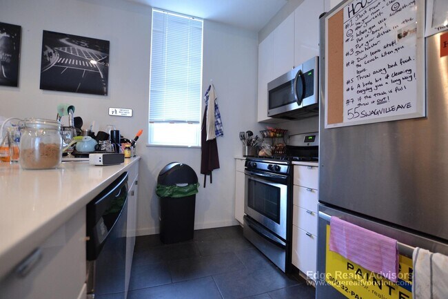 Foto del edificio - 55 Glenville Ave