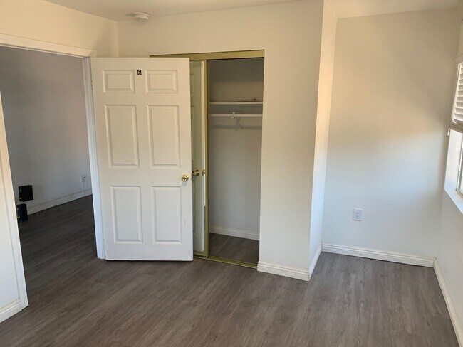 Foto del edificio - 1285 W 35th St