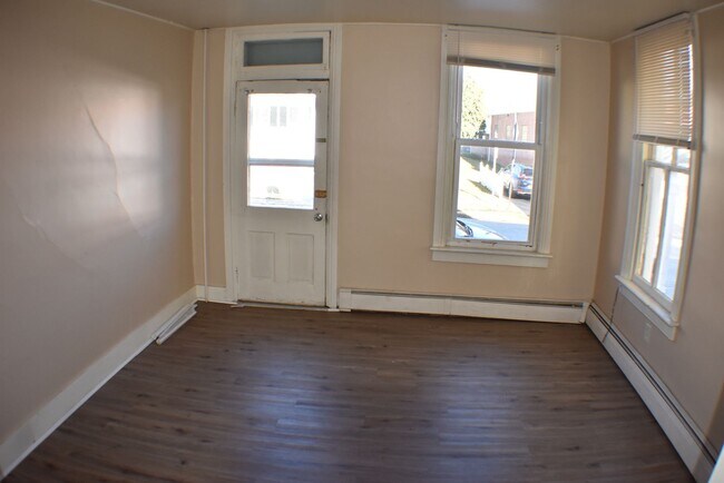 Building Photo - Semi Detached