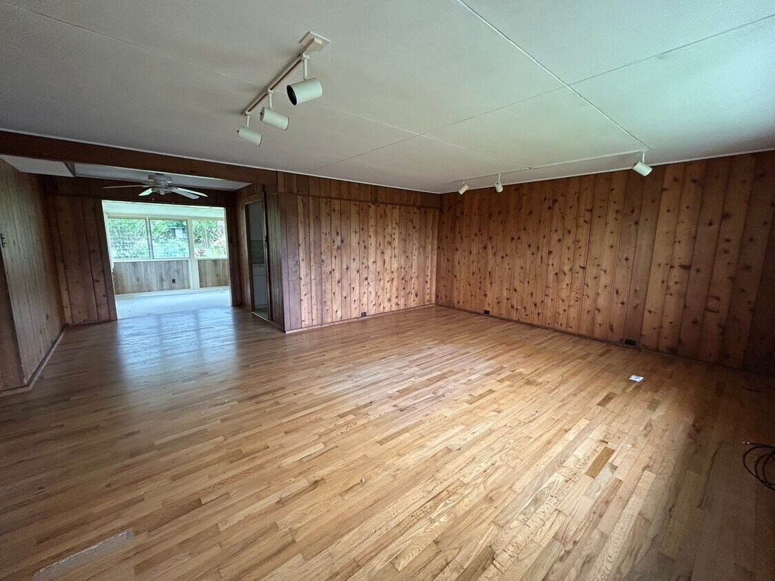 Building Photo - 1547 Wailuku Dr