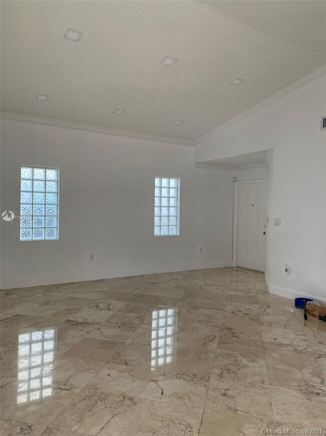 Foto del edificio - 2949 NW 99th Ave