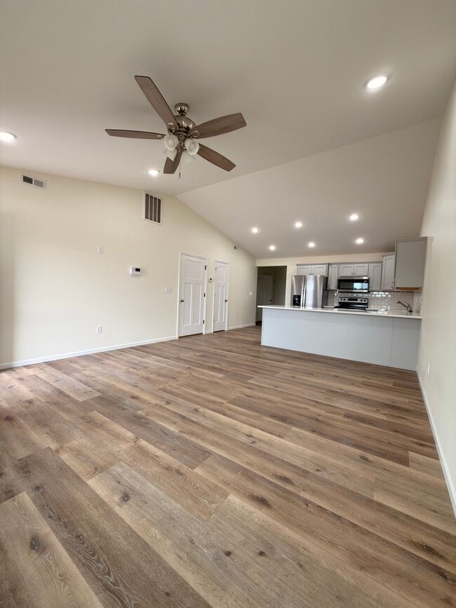Building Photo - 3032-MF3-E4
