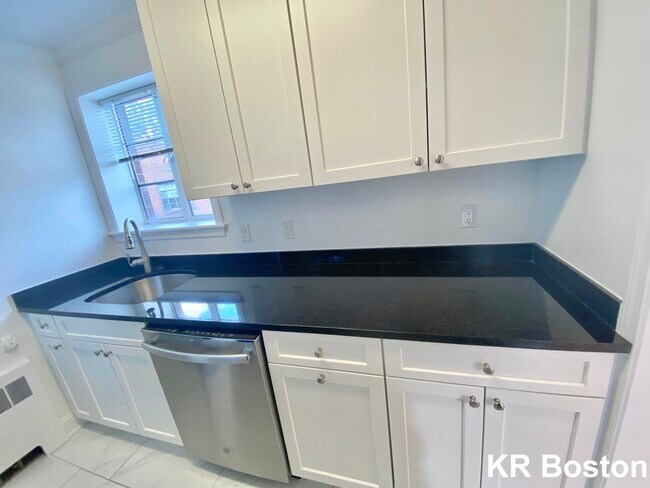 Building Photo - 54 Alton Pl