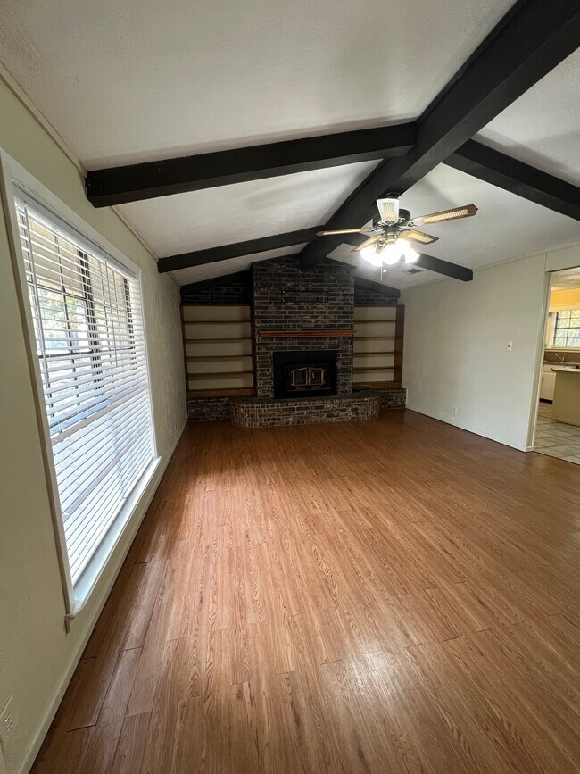 Foto del edificio - 3209 Hastings Crossing Rd