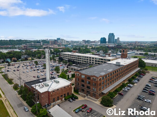 Foto del edificio - 801 Broadway Ave NW
