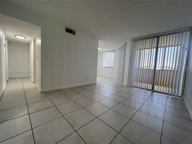 Foto del edificio - 8275 SW 152nd Ave