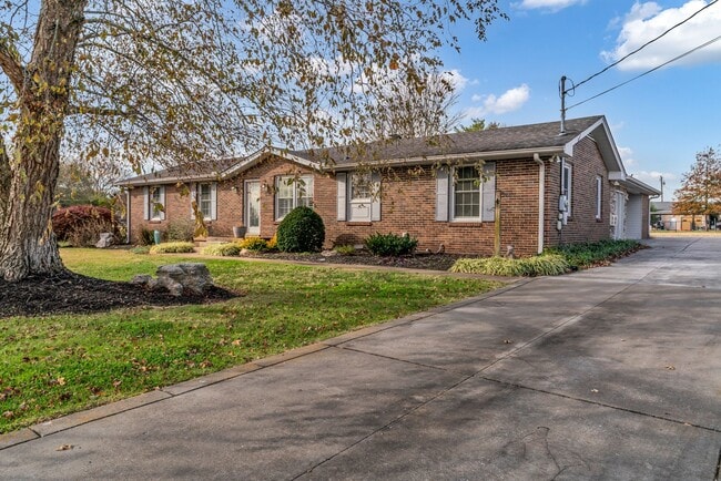 Building Photo - 412 Winwood Dr