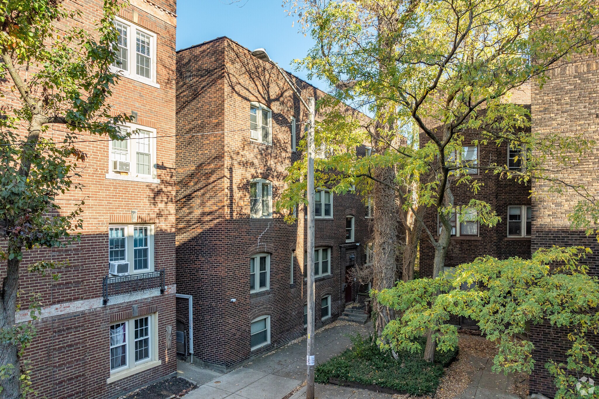 Beautiful Renovated Units – photo 1