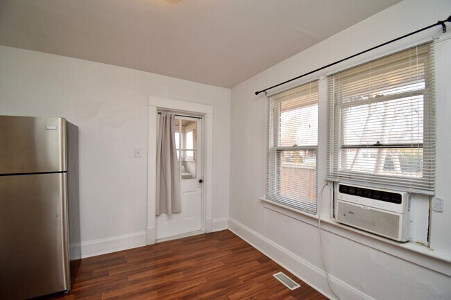 Foto del edificio - 281-283 E Edith Ave