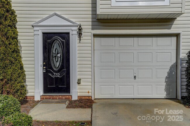 Foto del edificio - 332 Rock Ridge Ln