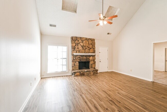 Building Photo - 2224 Webbing Dr